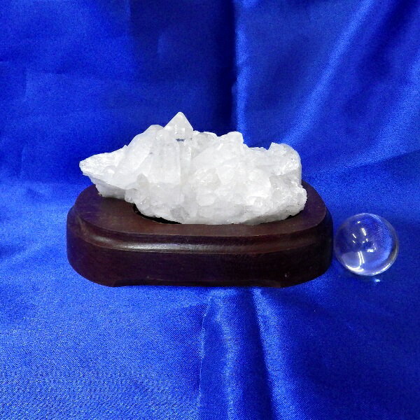 水晶原石クラスター 中型サイズ（重さ266g 高さ約4.5cm 横幅約8cm 奥行約6cm ブラジル産 　完全天然石 写真現品販売）