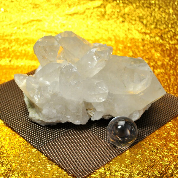 水晶原石クラスター 大型サイズ（重さ876g 高さ約8cm 横幅約15cm 奥行約10cm ブラジル産完全天然石 写真現品販売