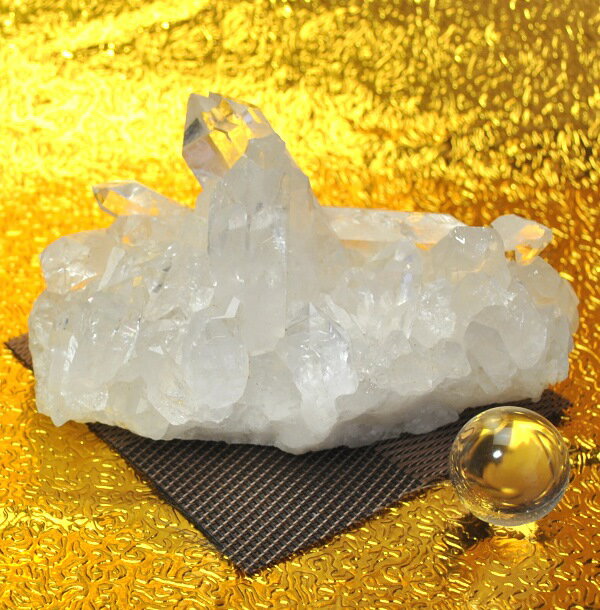 水晶原石クラスター 大型サイズ（重さ554g 高さ約8cm 横幅約14cm 奥行約8cm ブラジル産完全天然石 写真現品販売