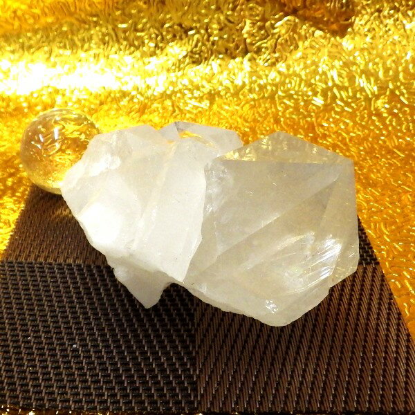 【プレミアクラス】水晶原石クラスター 中型サイズ（重さ228g 高さ約4.5cm 横幅約9cm 奥行約5.7cm ブラジル産）【台座なし】完全天然石 写真現品販売