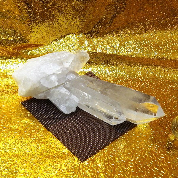  プレミアクラス 水晶原石クラスター 中型サイズ（重さ481g 高さ約5.1cm...