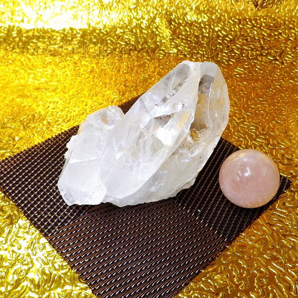 【プレミアクラス】水晶原石クラスター 小型サイズ（重さ165g 高さ約6.5cm 横幅約6.8cm 奥行約8cm ブラジル産）【台座なし】完全天然石 写真現品販売
