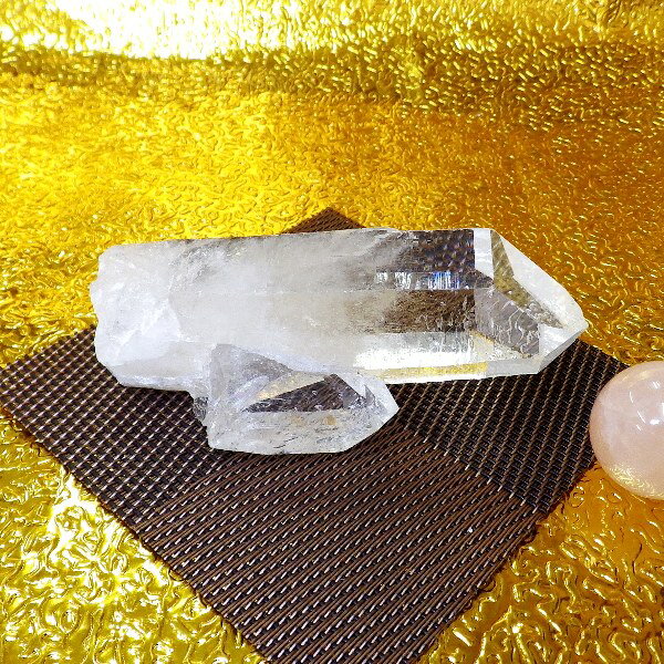 【プレミアクラス】水晶原石クラスター 小型サイズ（重さ148g 高さ約3.7cm 横幅約9.6cm 奥行約4.3cm ブラジル産）【台座なし】完全天然石 写真現品販売