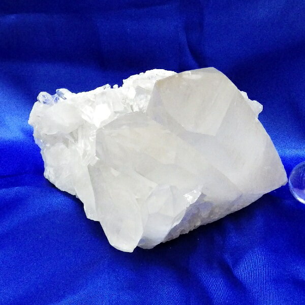 【Bクラス】水晶原石クラスター 特大サイズ（重さ1202g 高さ約8.5cm 横幅約15cm 奥行約12cm ブラジル産 完全天然石 写真現品販売）