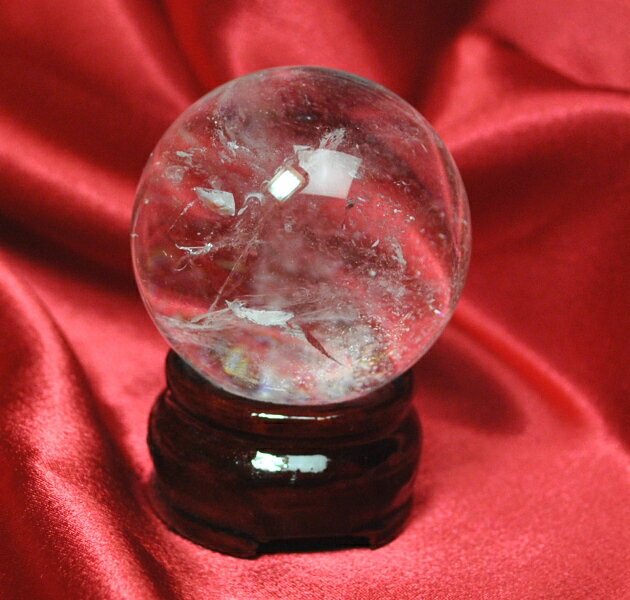 【ブラジル産水晶球】完全天然本水晶玉（自然なクラック入り）重さ160g 直径約50mm ◆写真現品販売　置物用木製台座付き