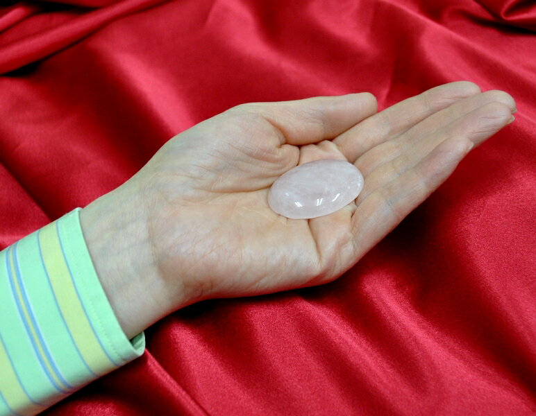 【最高品質クラス】スターローズクォーツ カボション（完全天然石・40mm×30mm 厚さ6mm　持ち歩き用袋付）★写真商品と同等品をお届けします。（ブラジル産 完全天然石）