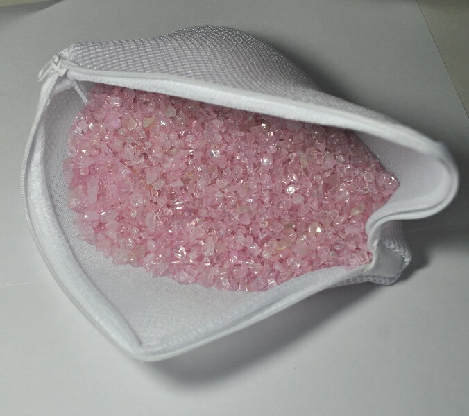 ＜リニューアル 丸粒カット＞【最高品質クラス ブラジル産】さざれローズクォーツ（1kgパック 枕の下に置きやすい二重 白色メッシュ袋付き さざれ石）