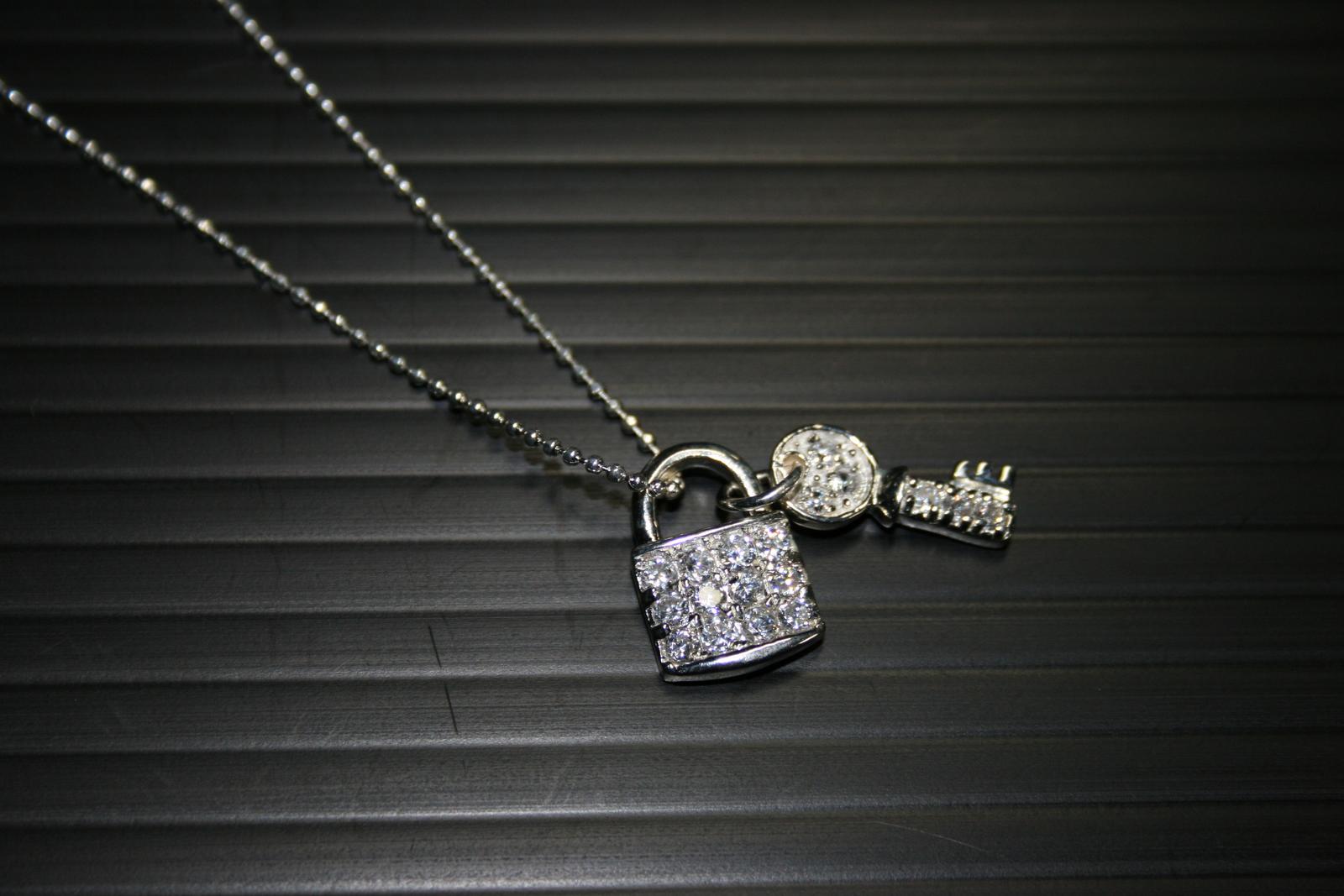 [送料無料]【激カワ!!】キーロックペンダント ネックレス（NEW