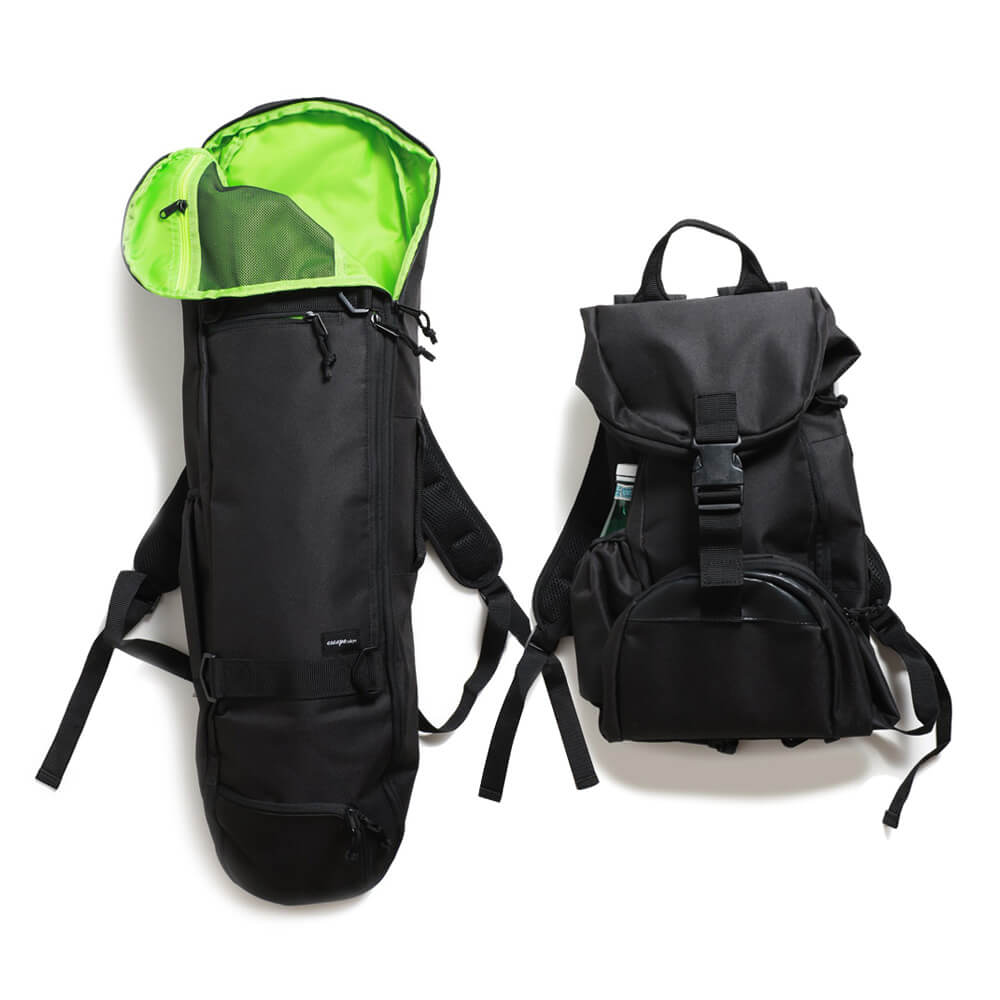 【ESCAPO / SKATE BAG】 “escapo.tokyo”は機能性・デザイン性・耐久性に優れたスケートボード専用バッグの設計を目的とし、2016年に誕生した東京発のバッグブランドです。 収納、耐久性、使いやすさをとことん追求した、最高品質のスケートボード専用バッグ。 バックパック・肩掛け・横持ちができる3WAY仕様。 ポケットの荷物を入れたまま素早くコンパクトなバックパックに変形、スポットの移動に便利です。 コンパクトに変形しバッグの重心を中央にする事で背負いやすく重さを感じにくい設計。 付属のチェストベルトをロックする事により自転車等の移動でも安定して持ち運びできます。（取り付け位置移動可能） カーブショルダーベルトにより背負いやすくホールド力が生まれ、蒸れにくいメッシュ構造で未使用時には収納が可能。 リアポケットにはモバイルPC や iPad 等の収納に便利なウレタン素材を使用。 地面に接触する底部分には内側と外側ともに耐久性の強い素材で補強がされています。 スケートボード収納時に開閉部分が完全に開く為、出し入れがしやすく掃除やメンテナンス等も簡単にできます。 スケートボード収納部分以外にシューズを収納できる大型ポケット等、7箇所の収納スペースがあり充実しています。 メインポケット、フロントポケット、リアポケット、トップインナーポケット、ボトムポケット、ドリンクホルダー、シークレットポケット サイズ（外寸）：約82.5cm x 21cm x 12cm 素材：PVC 重量 : 約810g メーカー参照の使用例：オールドシェイプ デッキ 8.75インチ / インディペンデント トラック 149 HI / ボーンズ ソフトウィール 60mm がギリギリ収納可。 ※スケートバッグ以外の備品は使用例となりますので含まれません。 別売りの【ESCAPO ボディーバッグ】を装着する事ができ、スケートバッグの容量アップも可能です。 画像14を参照下さい。（カラーはブラックでの使用例となっています） *商品によって多少の誤差がある事をご了承下さい。 *当店舗に掲載の写真・文章の無断転載を禁じます。