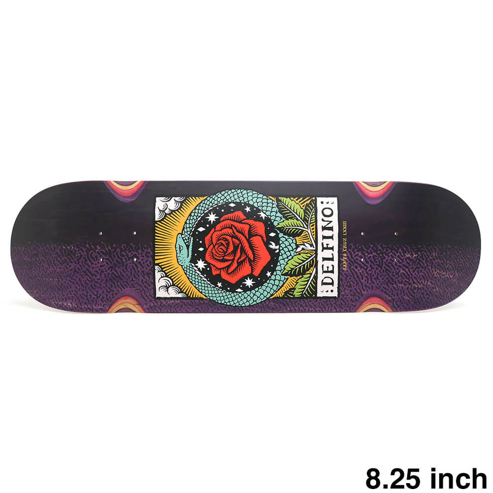 【SANTA CRUZ / DECK】 スケボー・スケートボードの老舗デッキブランド、SANTA CRUZ（サンタクルーズ）。 長さ：80.4cm　/　幅：21.0cm ノーズ：18.2cm　/　テール：17.7cm ウィールベース：35.1cm コンケーブ：中　/　キック：強 ※ステインカラー（木目）の色合いはそれぞれ異なります。ご了承の上、ご注文下さい。 デッキをご購入の際、当店オリジナルのデッキテープがサービスとなります。 その他のデッキテープをご希望の方は、別途ご注文下さい。 *デッキテープを貼ってご注文の場合、返品/交換/キャンセルの対象外となります。 （コンプリートセットをご希望の方） スケートボードを完成させる為には【デッキ、トラック、ウィール】の3点が必要となります。 気軽にスケートボードを始めて頂く為に、足回りのセットをご用意しております。 こちらも是非ご覧になって下さい。 【トラック＆ウィールセット】はこちら *商品によって多少の誤差がある事をご了承下さい。 *当店舗に掲載の写真・文章の無断転載を禁じます。