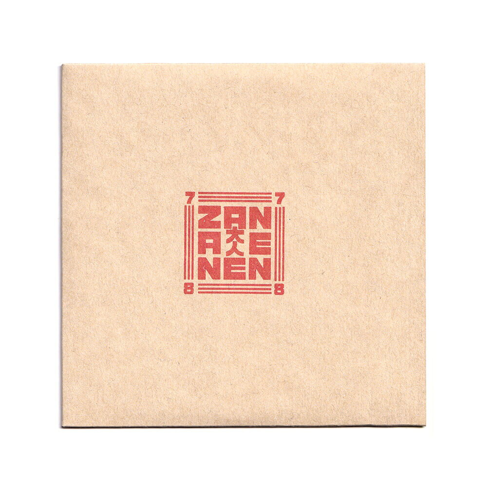【DVD / 残念な大人】 長年、長野県茅野市のスケートパーク「チノパー」の運営や、長野のスケートシーンを支えてきたスケーターで、スケートショップ TIMENESS POP STORE を運営する小倉氏が制作した映像作品。 なんとこの作品、1977年生まれのおっさんと1988年生まれのまーまーなおっさんスケーター、19名をフィーチャーしたビデオ。 小倉氏は「変なビデオだから申し訳ない」と言ってましたが、血と汗と涙と笑い、そして愛が詰まった素晴らしい作品です！ 【出演】 小室雄志、寺井健人、小倉徹、境基州、笠原啓二郎、松金暁、池本進、酒井健司、竹中慎二、清水義弘、増田義人、牧野雄太、田中憲治、ウサとシューゴ、小林俊太、東城公浩、小熊翔、殿塚竜夫 本編 : 約68分 *商品によって多少の誤差がある事をご了承下さい。 *当店舗に掲載の写真・文章の無断転載を禁じます。