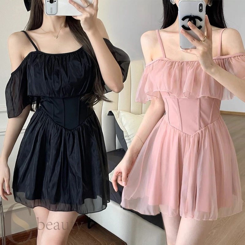 水着 レディース ワンピース オールインワン ブラック ピンク フリル 体型カバー フレアスカート オフショルダー 大人女性 みずぎ かわいい セクシー 胸元 お尻 お腹 カバーアップ 小胸 露出控えめ ぽっちゃり 可愛い おしゃれ お洒落 温