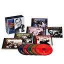 ■収録内容 DISC. 1 プレイズ・ビッグバンド・ヒッツ！ / Plays Big Band Hits! 大衆の心をとらえたグッドマン楽団の代表作を中心に選曲 1. レッツ・ダンス 2. キング・ポーター・ストンプ 3. サムタイムズ・アイム・ハッピー 4. 絶体絶命 (唄：ヘレン・ウォード) 5. 仏陀の微笑み 6. サヴォイでストンプ 7. クリストファー・コロンバス 8. キャンプの集い 9. ビューグル・コール・ラグ 10. 天使は歌う (唄：マーサ・ティルトン) 11. シュガーフット・ストンプ 12. その手はないよ 13. ビッグ・ジョン・スペシャル 14. ゼアル・ビー・サム・チェンジズ・メイド (唄：ルイーズ・トビン) 15. ソロ・フライト 16. テイキング・ア・チャンス・オン・ラヴ (唄：ヘレン・フォレスト) 17. クラリネット・ア・ラ・キング 18. アイ・ガット・イット・バッド (唄：ペギー・リー) 19. ジャージー・バウンス 20. ミッション・トゥ・モスコウ 21. ラッキー 22. グッドバイ 収録時間 67:49 DISC. 2 プレイズ・ポピュラー・ヒッツ！ / Plays Popular Hits! 当時の“流行り歌”をとり上げたノスタルジックなムード満点な1枚 1. アレキサンダーズ・ラグタイム・バンド 2. サンタが春にやって来た (唄：ジョー・ハリス) 3. あなたは御存知ね 4. グディ・グディ (唄：ヘレン・ウォード) 5. リメンバー 6. いい娘を見つけた 7. ジーズ・フーリッシュ・シングス (唄：ヘレン・ウォード) 8. スイング・ロウ・スイート・チャリオット 9. 南部の夕暮れ 10. 素敵なあなた(パート1&2) (唄：マーサ・ティルトン) 11. ロゼッタ 12. もしあなただったら 13. リトル・キッス・アット・トワイライト (唄：マーサ・ティルトン) 14. エストレリータ 15. 夜も昼も 16. ハニーサックル・ローズ 17. レイジー・リヴァー (唄：ヘレン・フォレスト) 18. チェリー 19. サムバディ・エルス・イズ・テイキング・マイ・プレイス (唄：ペギー・リー) 20. ダークタウン・ストラッターズ・ボール 21. ガッタ・ビー・ジス・オア・ザット (唄：ジェーン・ハーヴェイ＆ベニー・グッドマン) 22. 魅惑のリズム 収録時間 64:48 DISC. 3 スモール・グループ！ / Small Groups! スウィング・クラリネットの巨匠グッドマンの真骨頂といえる小編成グループの名演を年代順に収録 1. 君去りし後 2. 身も心も 3. チャイナ・ボーイ 4. ムーングロウ 5. ダイナ 6. マイ・メランコリー・ベイビー 7. ランニン・ワイルド 8. アヴァロン 9. ライザ 10. アイム・ア・ディン・ドン・ダディ 11. アイ・クライド・フォー・ユー 12. フライング・ホーム 13. ローズ・ルーム 14. メモリーズ・オブ・ユー 15. ア・スムース・ワン 16. エア・メール・スペシャル 17. イフ・アイ・ハド・ユー 18. ライムハウス・ブルース 19. 世界は日の出を待っている 20. スリップト・ディスク 21. ウーム・ファ・ファ 22. ジャスト・ワン・オブ・ゾーズ・シングス 収録時間 67:06 DISC. 4：ウィズ・ビューティフル・ディーヴァ！ / With Beautiful Divas! 魅力的な女性ヴォーカリストたちとの華やかな共演作品集 1. オール・マイ・ライフ (唄：ヘレン・ウォード) 2. ゼアーズ・ア・スモール・ホテル (唄：ヘレン・ウォード) 3. グッドナイト・マイ・ラヴ (唄：エラ・フィッツジェラルド) 4. ディデュ・ミーン・イット (唄：エラ・フィッツジェラルド) 5. シー・カムズ・フロム・ディキシー (唄：マーガレット・マクレエ) 6. 夢見るつらさ (唄：ベティ・ヴァン) 7. 月光のいたずら (唄：ビリー・ホリデイ) 8. アイ・マスト・ハヴ・ザット・マン (唄：ビリー・ホリデイ) 9. イッツ・ワンダフル (唄：マーサ・ティルトン) 10. ブルー・インタールード (唄：マーサ・ティルトン) 11. ワン・スウィート・レター・フロム・ユー (唄：ルイーズ・トビン) 12. アイヴ・ビーン・ゼア・ビフォー (唄：ルイーズ・トビン) 13. メイク・ウィズ・ザ・キス (唄：ミルドレッド・ベイリー) 14. アイ・ソート・アバウト・ユー (唄：ミルドレッド・ベイリー) 15. ルック・アット・ミー・ナウ (唄：ヘレン・フォレスト) 16. アマポーラ (唄：ヘレン・フォレスト) 17. マイ・オールド・フレイム (唄：ペギー・リー) 18. ホワイ・ドント・ユー・ドゥー・ライト (唄：ペギー・リー) 19. エヴリタイム・ウィ・セイ・グッバイ (唄：ペギー・マン) 20. シーズ・ファニー・ザット・ウェイ (唄：ジェーン・ハーヴェイ) 21. イッツ・オンリー・ア・ペーパー・ムーン (唄：ドッティ・リード) 22. シンフォニー (唄：ライザ・モロー) 収録時間 65:21 DISC. 5：オン・ステージ！ / Benny On Stage! ラジオ放送録音と歴史的なカーネギー・ホール・コンサートの実況録音から、 グッドマン楽団の迫力あるライヴ演奏が堪能できる1枚 1. ライディン・ハイ 2. セントルイス・ブルース 3. ユー・ターンド・ザ・テーブル・オン・ミー (唄：ヘレン・ウォード) 4. 首尾よくいけば 5. アラビアの酋長 6. ライフ・ゴーズ・トゥ・ア・パーティー 7. ジョーンズ嬢に会ったかい? 8. シャイン 9. あなたのほかには (唄：マーサ・ティルトン) 10. クラリネット・マーマレード 11. ロール・エム 12. その手はないよ 13. ワン・オクロック・ジャンプ 14. ザ・マン・アイ・ラヴ 15. アイ・ガット・リズム 16. ロック・ロモンド (唄：マーサ・ティルトン) 17. スウィングタイム・イン・ザ・ロッキーズ 18. シング、シング、シング 収録時間 71:22 《商品仕様》 ■ 仕様: CD5枚組(全106曲収録) / 豪華別冊解説書(全108ページ) 　 三方背ボックス入り / 全曲モノラル録音 ■ 販売元: ソニー・ミュージックダイレクト ■ 発売日: 2015/6/30 ■ 品番: DYCP-3093-7 ■ POSコード: 4582290408590■作品について 本邦初企画！米ジャズを代表するレーベル＝RCAとコロンビアの音源から、“スウィング王”ベニー・グッドマンの楽曲を厳選収録した集大成！！ はじめてスウィング・ジャズを耳にする方も、あらためてベニー・グッドマンを聴いてみようと思われた方にもご満足いただける内容です。 1935年から1940年代半ばにかけての約10年間、アメリカの大衆を熱狂させた音楽―それがスウィングです。以来80年近くが経過しましたが、スウィングは現在もことあるごとに映画やCMを通してリバイバル・ヒットし、数多くの人々に愛好されているのはご承知のとおりです。 そして、当時のスウィング・ブームの中心にあって、ムーブメントをけん引したのが、“スウィング王―King of Swing”ベニー・グッドマンです。 今回ご案内する新商品は、スウィング黄金時代のスーパースター、ベニー・グッドマンによる名曲・名演全106曲をオリジナル・マスター音源から収録、今も新鮮なスウィングの魅力をたっぷり味わっていただけるCD全集です。