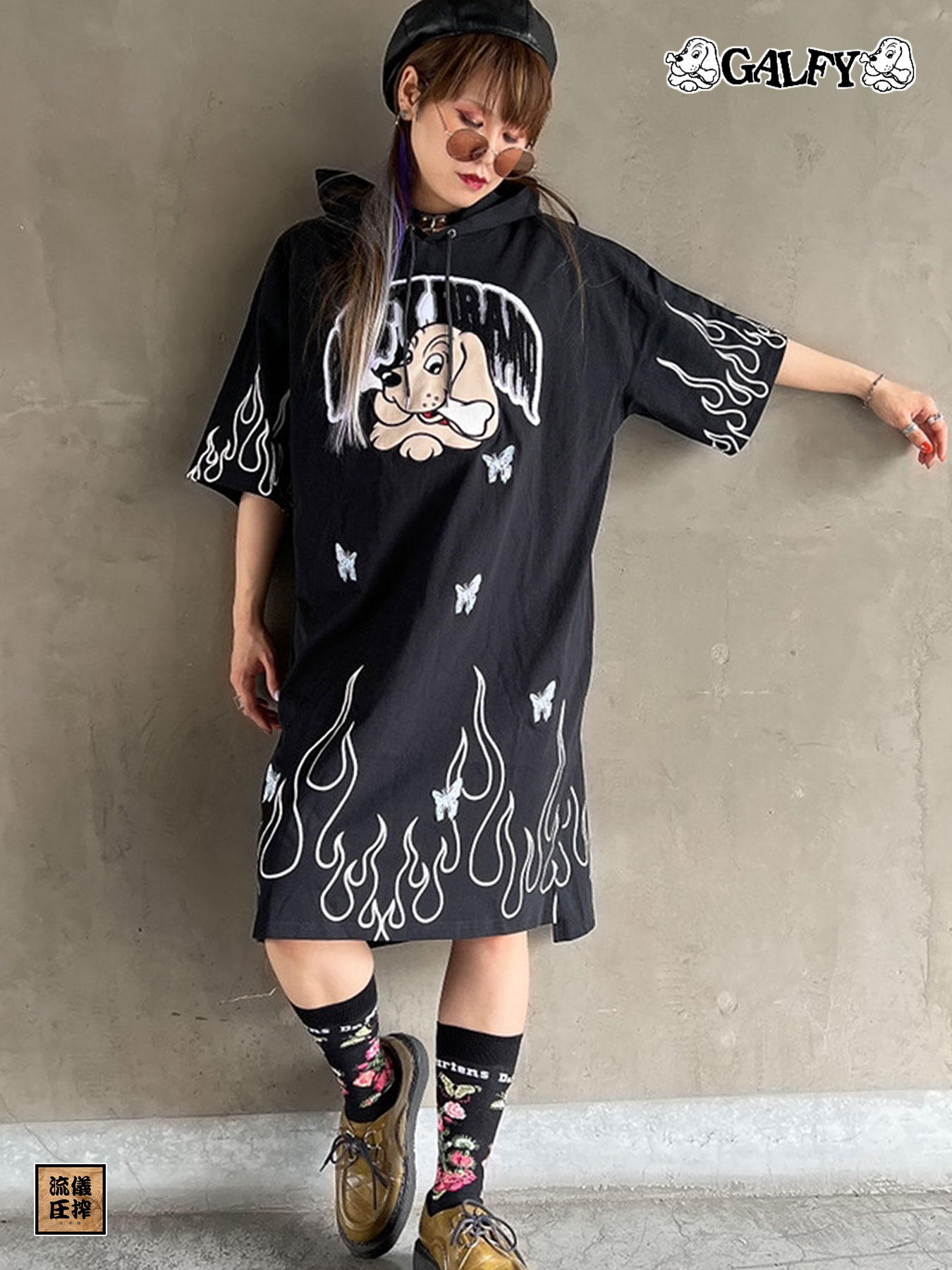 ＜送料無料＞【GALFY】“炎上大学” 蝶刺 繍入り 半袖 パーカー ワンピース 〔別注〕 ｜ プルパーカー ロング丈 通販 春 春服 夏 夏服 秋 秋服 レディース 黒 ブラック 紺 ネイビー M L 大きいサイズ 人気 犬 ガルフィー ブランド 流儀圧搾 METHOD