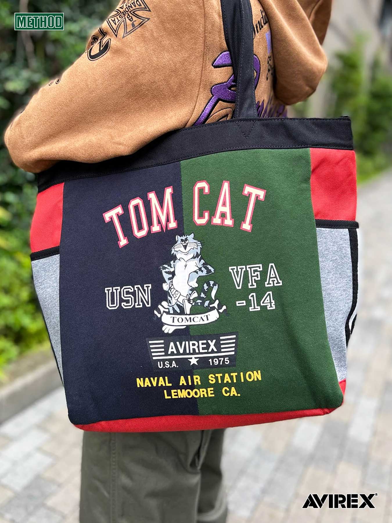 【AVIREX】“TOMCAT” REMAKE TOTE BAG ｜ トート ショルダー バッグ 斜めがけ 肩掛け 鞄 かばん 通販 メンズ レディース ユニセックス 黒 ブラック 黄色 イエロー 紺 ネイビー A4 書類 大容量 おすすめ ミリタリー アヴィレックス ブランド 流儀圧搾 METHOD