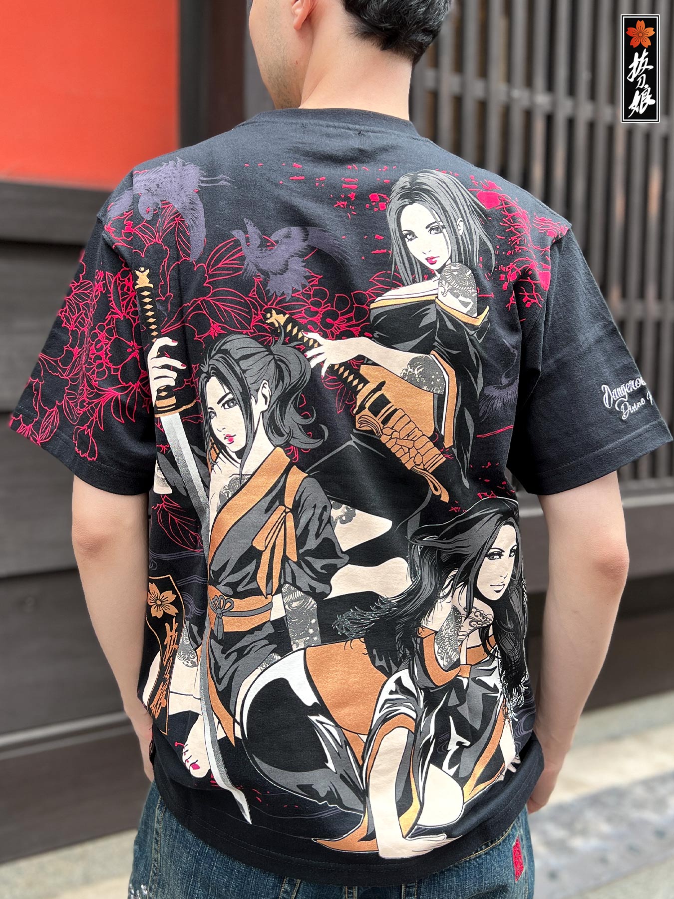 【抜刀娘】“忍三人娘” 刺繍入り プリント Tシャツ ｜ 和柄 ティーシャツ 半袖 通販 メンズ レディース ユニセックス 夏 夏服 オールシーズン 白 ホワイト 黒 ブラック M L XL LL 2L XXL 3L 大きいサイズ おすすめ ブランド 流儀圧搾 METHOD