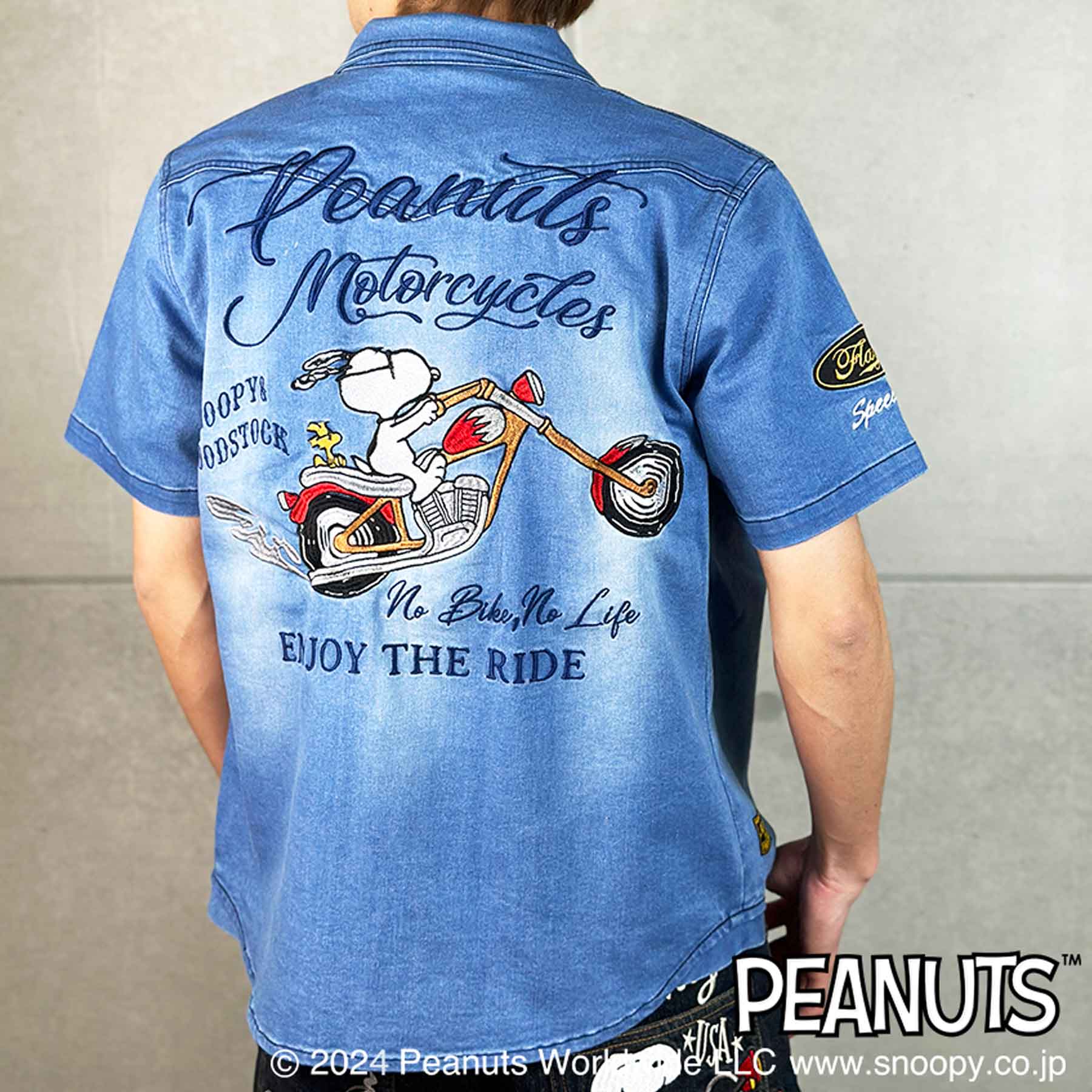 楽天流儀圧搾 楽天市場店＜送料無料＞【FLAGSTAFF×PEANUTS】ENJOY THE RIDE デニムシャツ｜ シャツ ウエスタンシャツ メンズ 夏 半袖 デニム 紺 ブルー ネイビー M L XL LL 2L 3L XXL スヌーピー バイク 刺繍 ゆったり ブランド