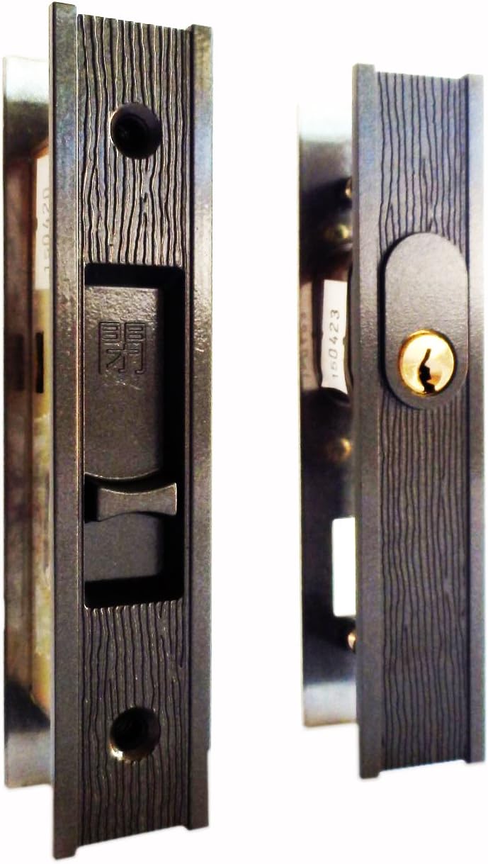 ウエストから発売されている 引き違い用取替え錠アルミサッシ用です。 色はブロンズ 対応ドア厚　23．5mm〜31mm。 対応可能きり欠き　幅：18〜25mm。高さ：105〜140mm。 こちら大体の引き戸錠に取り換えできますが 切り欠きが大...