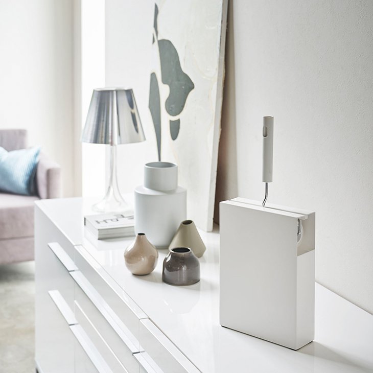 plate プレート カーペットクリーナースタンド (ホワイト) コロコロ 収納 掃除 シンプル おしゃれ THYZ20AW■ 山崎実業※メーカー直送品【仕入れ商品のためクーポン対象外】