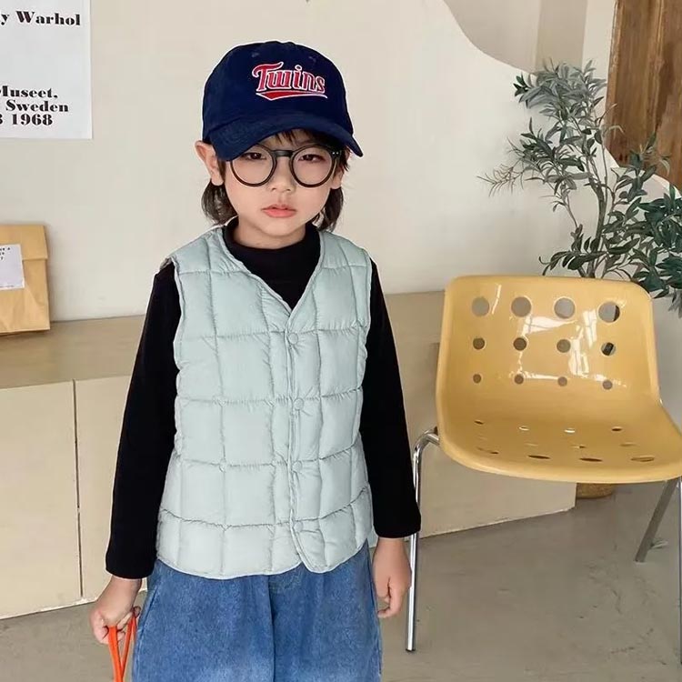 子供服 中綿ベスト Vネック 前開き インナーベスト ノースリーブ 羽織り チョッキ 女の子 男の子 男女兼用 幼児 子ども服 暖かい 可愛い 軽量 秋冬 暖かい 防寒 通園 通学 90 100 110 120 130 140