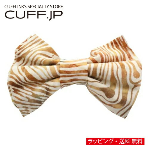 MADE IN JAPANのオリジナル ボウタイ TRIANGLE トライアングル アフリカン ストライプ柄の蝶ネクタイです。 カラー: ブラウン スタイル：フックタイプ 素材: 綿 ネックサイズ: 約32cm~52cm リボンサイズ: 約10.0cm x 7.0cm ご注意：手作り品になりますので、形成時に出来る歪み、 生地のずれなど出来る場合がございます。 すべて手作りの風合いとなりますので、 それらによる返品、返金等は出来ませんのであらかじめご了承ください。 色うつりする可能性がございますので、ご注意ください。 これら場合の一切の責任は負いかねますのでご了承ください。 ギフト対応