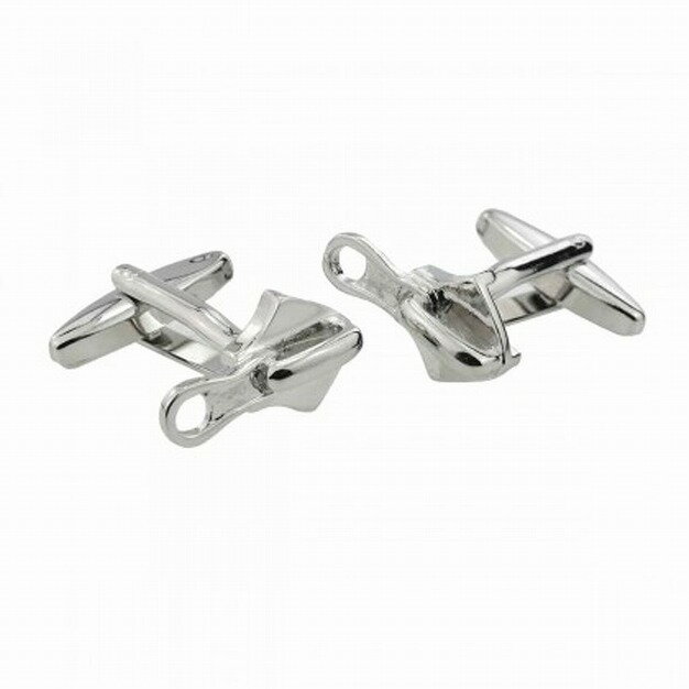 シルバーのチャックをデザインした カフスボタン。　ボタンがある場所に チャックがあってユニークですよ。 ベースカラーーシルバー 素材ーbrass(真鍮） サイズー11x18mm ・選べるお支払い方法　　・各種クレジットカード　・代金引換　・...