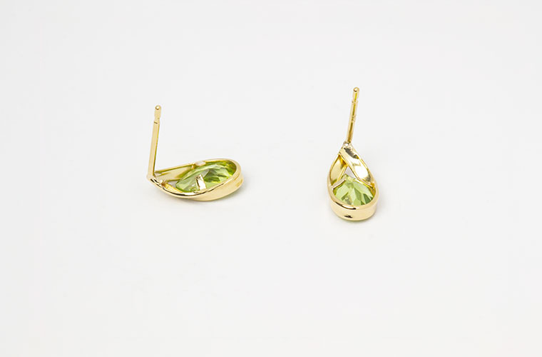 ピアス スタッドピアス ペリドット 18Kイエローゴールド ドロップ 雫型 シンプル K18YG 18KYG 18金 日本製 [sy]