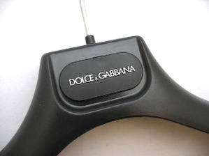 DOLCE＆GABBANA ハンガー　\0　梱包手数料のみご負担下さい。ドルチェ＆ガッバーナ トップス　Tシャツ　ジャケット　コート　パーカー　ZIPに非売品【楽ギフ_包装】