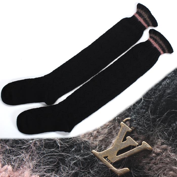 LOUIS VUITTON ニーハイソックス LVロゴチャーム付き　lv-socks ウールブラック靴下　タイツ　ストッキングルイヴィトン コレクション激レア希少限定 靴パンプス【新品・未使用・正規品】売れ筋