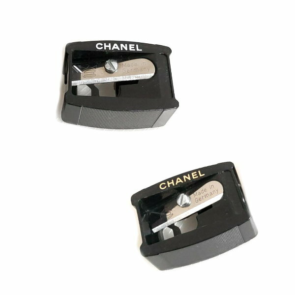 CHANEL　シャネル　シャープナー　鉛筆削り　cc-Sharpener　クレヨンペンシル　リップクレヨン アイライナー アイペンブロウペンシル　えんぴつ　化粧品 コスメ アクセサリー メイク ギフト プレゼント 筆記用具【新品/未使用/正規品】のサムネイル