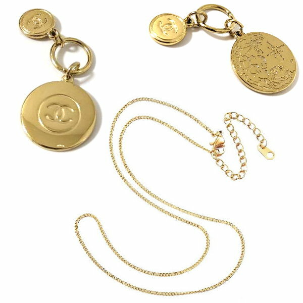 CHANEL シャネル CC　ムーン　月　チャーム　ネックレストップ　チェーン付き　cc-charm-moon　ピアス　ブレスレットに　非売品ノベルティ化粧品 コスメ メイク【新品/未使用/正規品】のサムネイル