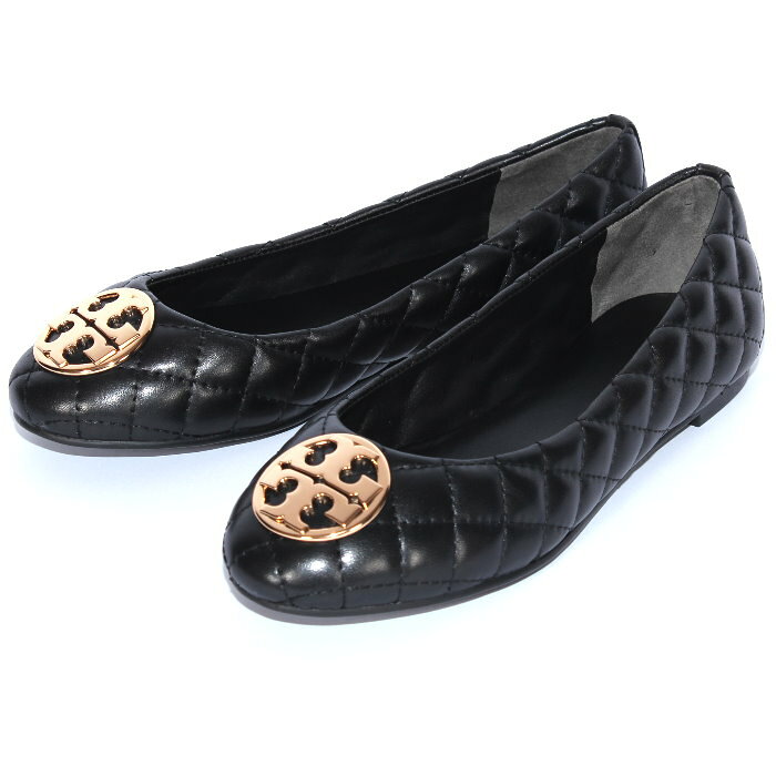 ■カラー：パーフェクト ブラック/Perfect Black/001 ■サイズ：【6.5】約23.5cm ■素材：ナッパレザー ■仕様 ・ナッパレザーのアッパー ・マトラッセ キルティング ・メタルロゴ ・クッション性のあるレザーインソール ・ナッパレザーのライニング ・ラバーソール ・バレエシューズ ・ヒール：約9mm ・ベトナム製 ■付属品：箱（一部破損している場合があります。予めご了承下さい。） 【注意事項】 ※レザー商品、パテントレザー商品共に商品加工の際に付く小さい黒点やシワ、細かい傷等が見られる場合がございます。こちらは天然素材の特性であります。 ※金具に些細な傷等が有る場合がございます事、予めご了承お願い致します。 ■備考 ※当社では、スタジオでストロボを使用して撮影しており、sRGB環境にて画像の補正を行っておりますが、お客様のモニターを通してご覧になって頂いている為、実物を蛍光灯や自然光の下でご覧になった場合と色味が異なる場合がありますので、ご理解の上ご購入頂きますようお願い致します。 ※付属品は仕様変更等により、若干異なることがございます。