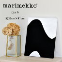 【ファブリックパネル】ロッキ｜marimekko　約32cm×41cm ロッキ　ファブリックパネル 玄関、リビング、寝室、トイレなど、ファブリックパネルで簡単に模様替えができちゃいます。 縦長に使っても横長に使ってもかわいいデザインです♪ ファブリックパネルの取り付け方 &gt; --商品説明------Spec---- 【 商品名 】 　 ファブリックパネル｜ロッキ｜marimekko 【 カラー 】※メインの波のカラーをお選びください 　 ブラックホワイト 【 素材 】 　 ファブリック：綿100％ パネル：木製 【 サイズ・仕様 】 　 31.8cm×41cm×2cm 【 天然素材の特徴 】 　 天然素材のため、種のカスやネップ（たま）、糸をつないだフシがあります。自然素材ならではの風合いとしてお楽しみください。 【 ご注意 】 　 一つずつ手作りの為、柄の出方が異なってきますが、柄の指定はできませんのでご了承ください。 ＞ 約18cm&times;26cm(ミニ) ＞ 約24cm&times;33cm(SS) ＞ 約33cm&times;33cm(S) ＞ 約32cm&times;41cm(M) ＞ 約73cm&times;51cm(L) ＞ 135cm&times;44cm(XL) ＞ その他のサイズ ＞ 3枚セット