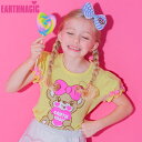 2024年&nbsp;EARTHMAGIC(アースマジック)春新作 &hearts;両面マフィープリントフリルTシャツ&hearts; P24右：【561】TOPS・【524】BOTTOMS・【526】ACCESSORY・【527】ACCESSORY P25：【561】TOPS・【513】BOTTOMS・【519】ACCESSORY・【518】SOCKS・【558】SHOES P27：【565】TOPS・【561】INNER・【563】BOTTOMS・【526】ACCESSORY キュートなマフィーに街の視線を集めること間違い無し☆ マフィーのプリントが両面に入った半袖Tシャツです。 表面のマフィーも然ることながら、裏面の後ろ姿がとっても愛らしい&hearts; お袖はペールピンクのチュールフリルとサテンリボンが3つずつついていて、ガーリーなシルエットの完成です。 どのアイテムにも相性が良く、着回し力抜群。 裾にフリルがついているので、トップスアウトのコーディネートもオススメです。 ★スタッフオススメコーディネートアイテム★ 【543】ウエスト折り返しデニムショートパンツ・【511】リボン付ニットカーディガン ※店頭でも同時販売しておりますので、ネットでのご注文時に売り切れの場合がございます。 その際はメール連絡の上、キャンセル処理をさせていただきますのでご了承くださいませ!! ●素材 本体：綿95% ポリウレタン5% チュール・リボン：ポリエステル100% ●注意 ※画面上と実物では多少色が異なる場合があります。 ※お色によって同じサイズ商品でもサイズ感が異なる場合がございます。予めご了承ください。 ●トップス サイズ 100cm 110cm 120cm 130cm 140cm 身幅 28.5cm 30cm 32cm 34.5cm 37cm 着丈 36cm 38.5cm 41.5cm 44.5cm 48.5cm 袖丈 10.5cm 11.5cm 12.5cm 13.5cm 14.5cm