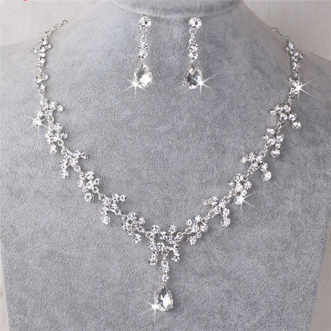 ブライダル ネックレス シルバー　ネックレス ＆ ピアス/イヤリング セット 2点セット　クリスタルスト..
