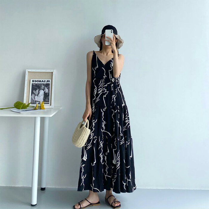 キャミワンピース　リゾートワンピース　ワンピース　ロングワンピース　ビーチワンピース　夏ワンピース　レディース 体型カバービーチ　海　リゾート　総柄　可愛い　大人　女性らしい　キャミソールのサムネイル