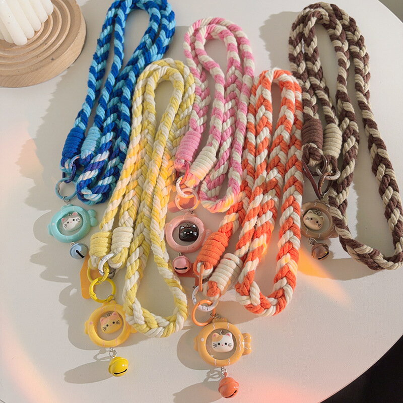 猫 ニャンコ チャーム付き カラフルな編み込みスマホショルダー 5色展開 おしゃれ 可愛い ストラップ 斜め掛け ショルダーストラップ スマートフォン 携帯紐 落下防止 紛失防止 旅行 お出かけ プレゼント 友達お揃い