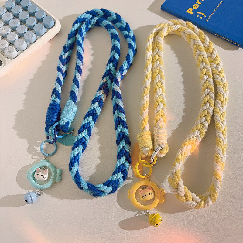 CUTEHOUSE8288の猫 ニャンコ チャーム付き カラフルな編み込みスマホショルダー 5色展開 おしゃれ 可愛い ストラップ 斜め掛け ショルダーストラップ スマートフォン 携帯紐 落下防止 紛失防止 旅行 お出かけ プレゼント 友達お揃い｜アングル2