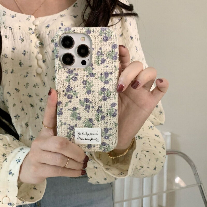 Rakuten - カントリー調 小花 パープル 花 フラワー 麻風 可愛い おしゃれ シンプル アイフォンケース スマホケース iphone12 iphone13 iphone14 iphone15 iphone16