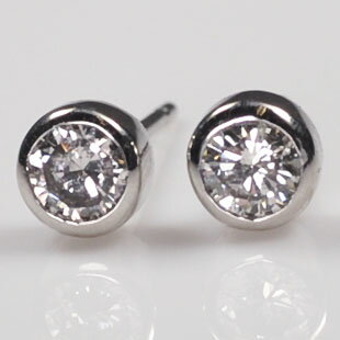 プラチナ ダイヤモンド ピアス 一粒 鑑定付 プラチナ・ダイヤモンド0.3ct（SIクラス・鑑別書カード付）　スタッドピアス（フセコミ）