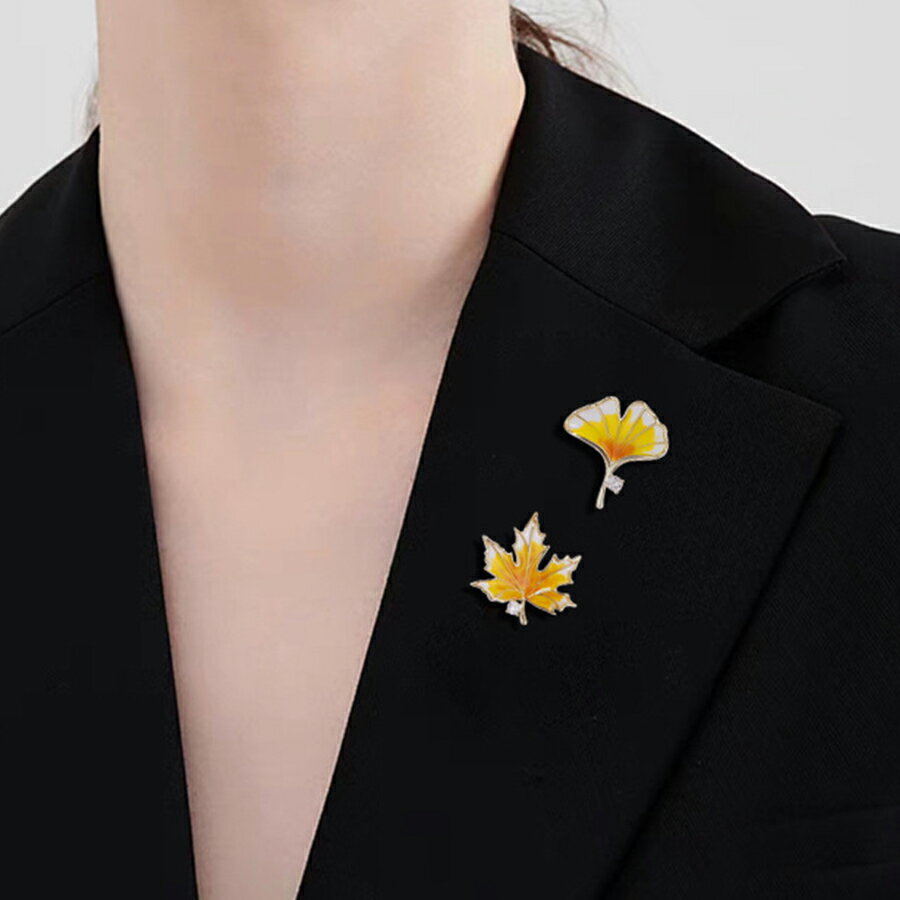 カエデの葉／イチョウの葉 ブローチピン 紅葉 銀杏 胸元 ワンポイント 帽子 秋冬 レディース 送料無料 ..