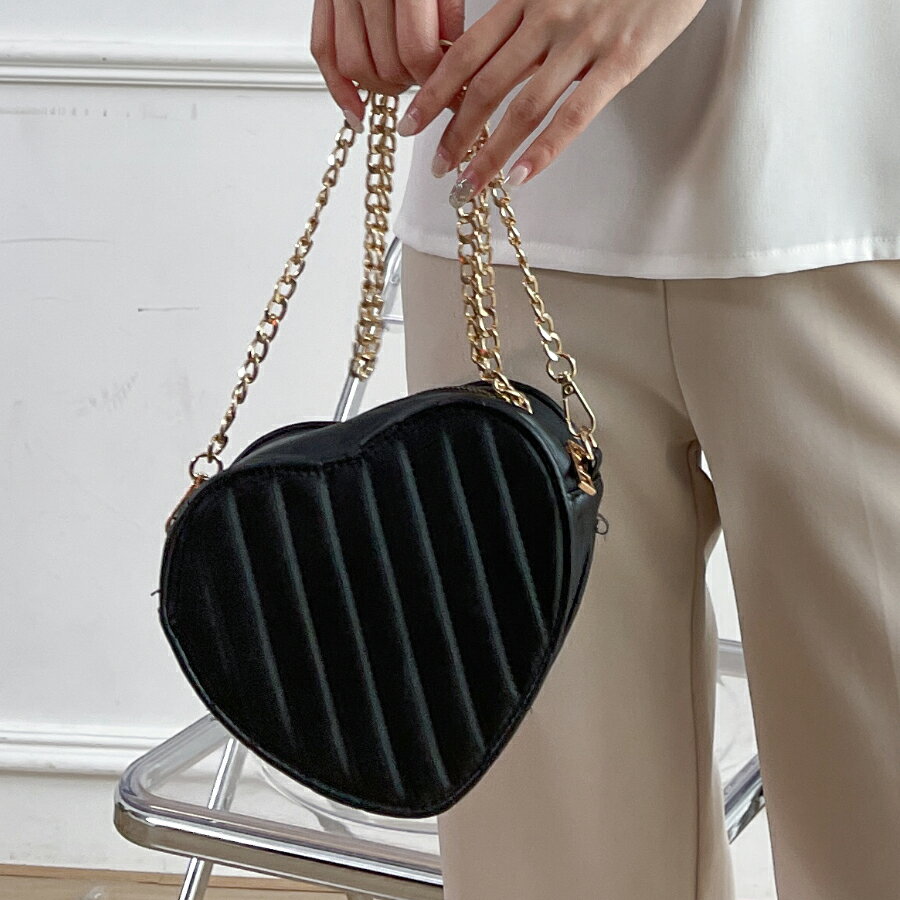 ハートキルティングチェーンバッグ　 ショルダーバッグ チェーンバッグ キルティング　 おしゃれ　春 ..