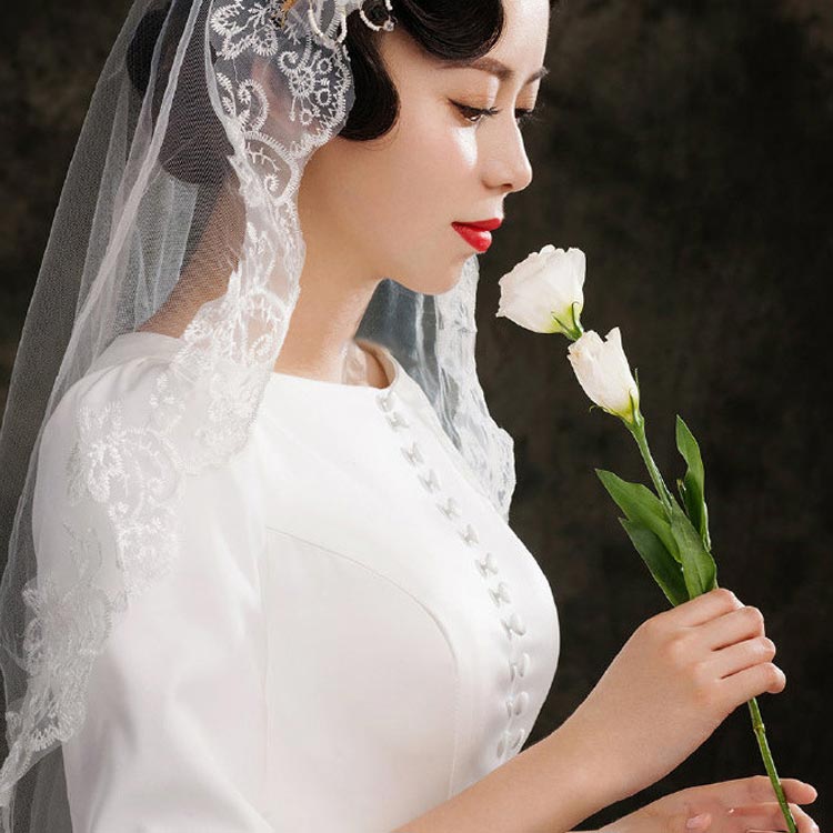 CUTE NAILS TOWNのパーティドレス ウエディングドレス 花嫁 二次会 結婚式 ウェディグドレス 白 ホワイト プロントボタン シンプル フォトウェディング ドレス レストランウェディング 花嫁｜アングル2