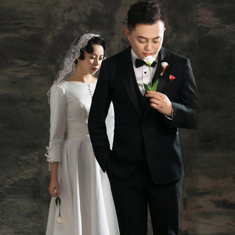 CUTE NAILS TOWNのパーティドレス ウエディングドレス 花嫁 二次会 結婚式 ウェディグドレス 白 ホワイト プロントボタン シンプル フォトウェディング ドレス レストランウェディング 花嫁｜アングル3