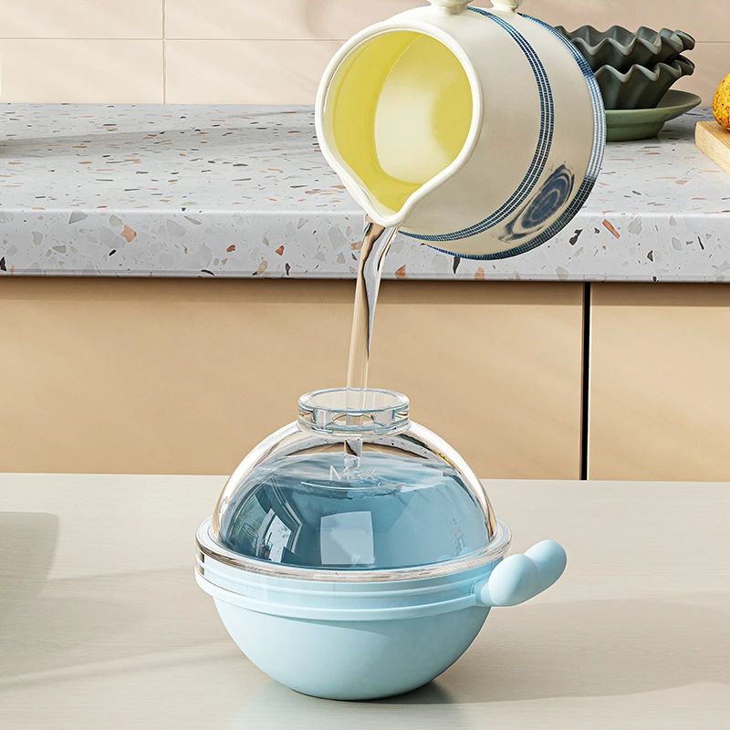 CW storeの製氷器 アイストレー製氷器 誕生日 球形氷 製氷皿 シリコン 丸い氷 溶けにくい お酒やジュースなどをより楽しめる ウイスキー お酒 アイスボールメーカー ロックグラス 丸い氷 2個セット ギフト ハイボール 製氷機 蓋付き ふた付き アイスボールメーカー アイス｜アングル3