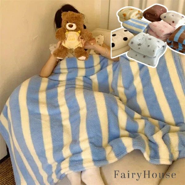 一日中あたたかい、マルチシーン対応リビングで：ソファーでくつろぐ時の必須アイテム。オフィスで：デスクワーク中のひざ掛け、昼休みの仮眠毛布に。エアコンが効いた室内で：冷えから体を守る、頼れる一枚掛け。※ご注意：照明やディスプレイ効果により、色...