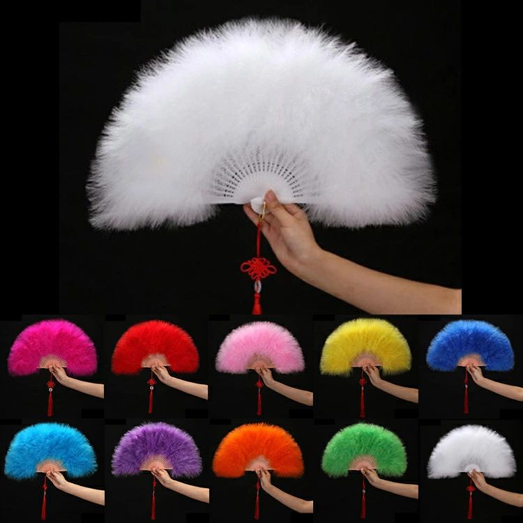 ※商品情報 セット内容：扇子×1枚 サイズ:開くと（30cm×50cm）大人の顔が隠れる程度のレディースタイプ。ジュリセンを広げた際も女性に持ちやすい標準的なサイズ感です。 毛足が長いのでふわふわ感がたっぷり。 イベントやパーティー、文化祭、学園祭、コスプレのアイテムとして大活躍 ※アーティストライブやコンサート、パーティー、クラブ、ディスコ、お立ち台、ダンス、発表会、忘年会・新年会・ハロウィン、クリスマス、各種イベント、余興アイテムにオススメです。 コスプレして扇子を振り回したり、扇子踊りや会場やステージを盛り上げるための小道具としてご使用頂けます。ジュリアナ扇子（ジュリ扇）にはチャームも付属しております。 ※毛質も良い羽根がついて、とっても、ふぁふぁしており、他社製の2倍のボリューム感で、非常に柔らかで触り心地バツグンです。羽根自体も職人が丁寧に編み込んでいる為、「抜けにくい羽根」「抜けない羽根」として差別化を図っております。長時間の使用には、使用前にハードスプレーを全体的にふりかけ、完全に乾かしてからご使用していただけると羽根の抜けは、どんなに振っても気になりません。 ※ご購入頂前にかならずご確認下さいませ。 ※商品ページに記載のサイズと商品タグに記載のサイズは、採寸方法の違い（ヌード寸法・製品寸法）により表記が異なる場合がございますので予めご了承下さい。 ※お使いのスマホの画面やパソコンのディスプレイにより、実物とは色合いや色の濃淡が異なって見える場合がございますのでご留意くださいませ。※商品情報 セット内容：扇子×1枚 サイズ:開くと（30cm×50cm）大人の顔が隠れる程度のレディースタイプ。ジュリセンを広げた際も女性に持ちやすい標準的なサイズ感です。 毛足が長いのでふわふわ感がたっぷり。 イベントやパーティー、文化祭、学園祭、コスプレのアイテムとして大活躍 ※アーティストライブやコンサート、パーティー、クラブ、ディスコ、お立ち台、ダンス、発表会、忘年会・新年会・ハロウィン、クリスマス、各種イベント、余興アイテムにオススメです。 コスプレして扇子を振り回したり、扇子踊りや会場やステージを盛り上げるための小道具としてご使用頂けます。ジュリアナ扇子（ジュリ扇）にはチャームも付属しております。 ※毛質も良い羽根がついて、とっても、ふぁふぁしており、他社製の2倍のボリューム感で、非常に柔らかで触り心地バツグンです。羽根自体も職人が丁寧に編み込んでいる為、「抜けにくい羽根」「抜けない羽根」として差別化を図っております。長時間の使用には、使用前にハードスプレーを全体的にふりかけ、完全に乾かしてからご使用していただけると羽根の抜けは、どんなに振っても気になりません。 ※ご購入頂前にかならずご確認下さいませ。 ※商品ページに記載のサイズと商品タグに記載のサイズは、採寸方法の違い（ヌード寸法・製品寸法）により表記が異なる場合がございますので予めご了承下さい。 ※お使いのスマホの画面やパソコンのディスプレイにより、実物とは色合いや色の濃淡が異なって見える場合がございますのでご留意くださいませ。