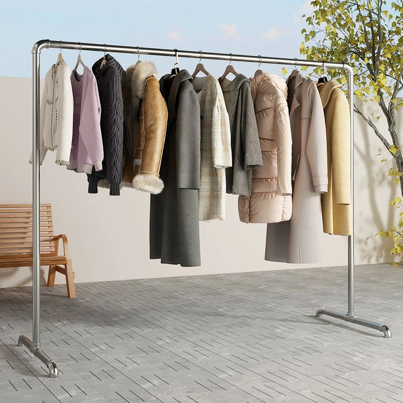 この商品について●【厳選頑丈なされた素材】高強度ステンレス素材、防水・防錆、多層加工、錆びにくく、錆びたり壊れたりしにくく、強力な耐荷重能力を備えています。組み立てが簡単、バルコニーの隅のどこにでも設置でき、スペースを節約●【床置き寝室バルコニー物干し竿】 物干し台の干し部高さ160cmがあり、布団が地面につかず安心して干せます。物干し台 雨の日が続く、洗濯物の量が多いときにも大活躍。6人分の衣類や布団も干せる大容量。部屋が散らからず、屋内または屋外の乾燥に非常に適しています。●【風に強い丈夫で安定】T型物干し採用し、安定性がもっと良いです。自立する安定した構造で、約80-100kgの重量に耐えることができます。より広いベースプレートは、ぶら下がっても揺れずに安定します。しっかりで揺れにくく、干すのも安心です。●【大容量】物干しラック複数の洗濯物を干すのに十分な吊り下げスペースがあります。 衣類、下着、靴下など、さまざまな種類のものを同時に干すことができ、乾燥効率が高まります。簡単に組み立てるだけで、女性一人でも簡単です。使わないときはコンパクトに折りたためて、場所を取らず、隙間に収納可能。●【さまざまな屋内外の場所に適用】この格納式物干しラックは、屋内外、ホール、寝室、洗濯室、パティオ、バルコニーなどで使用できます。外に広げれば、より多くの洗濯物を日光にさらすことができます。この商品について ●【厳選頑丈なされた素材】高強度ステンレス素材、防水・防錆、多層加工、錆びにくく、錆びたり壊れたりしにくく、強力な耐荷重能力を備えています。組み立てが簡単、バルコニーの隅のどこにでも設置でき、スペースを節約 ●【床置き寝室バルコニー物干し竿】 物干し台の干し部高さ160cmがあり、布団が地面につかず安心して干せます。物干し台 雨の日が続く、洗濯物の量が多いときにも大活躍。6人分の衣類や布団も干せる大容量。部屋が散らからず、屋内または屋外の乾燥に非常に適しています。 ●【風に強い丈夫で安定】T型物干し採用し、安定性がもっと良いです。自立する安定した構造で、約80-100kgの重量に耐えることができます。より広いベースプレートは、ぶら下がっても揺れずに安定します。しっかりで揺れにくく、干すのも安心です。 ●【大容量】物干しラック複数の洗濯物を干すのに十分な吊り下げスペースがあります。 衣類、下着、靴下など、さまざまな種類のものを同時に干すことができ、乾燥効率が高まります。簡単に組み立てるだけで、女性一人でも簡単です。使わないときはコンパクトに折りたためて、場所を取らず、隙間に収納可能。 ●【さまざまな屋内外の場所に適用】この格納式物干しラックは、屋内外、ホール、寝室、洗濯室、パティオ、バルコニーなどで使用できます。外に広げれば、より多くの洗濯物を日光にさらすことができます。