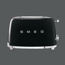 SMEG は北イタリアのエミリア・ロマーニャ州でVittorio Bertazzoni(ヴィットリオ・ベルタッツォーニ)によって設立。 社名は、創業当初のエナメル塗装業のSmalterie Metallurgiche Emiliane Guastallaの頭文字から付けられたものです。 その後活動を多様化させ、あらゆる日常環境に対応する革新的な家電製品をデザイン・製造してきました。 SMEG は品質、技術、エネルギー効率、デザインに重点を置く企業理念のおかげで「Made in Italy」規格の重要なブランドの1つとして広く知られています。 創業から 70 年以上経過した現在ではヨーロッパ各国をはじめ、アメリカやオースト ラリア、ロシア、南アフリカ共和国、アジア諸国など世界120か国以上で展開を続けています。 また、1980年代からは数々の国際的な建築家やデザイナーとパートナーシップを結びテクノロジー＆スタイルの本領を発揮していきます。 Guido Canali(グイド・カナーリ)、Mario Bellini(マリオ・ベリーニ)、lo studio Piano Design(ピアノ・デザインスタジオ)、Marc Newson(マーク・ニューソン)、Giancarlo Candeago(ジャンカルロ・カンデアゴ)、Matteo Bazzicalupo(マッテオ・バッツィカルポ)、ディープデザイン・スタジオのRaffaella Mangiarotti(ラファエラ・マンジャロッティ)・・・ 名だたる国際的な建築家やデザイナーの協力を得て生み出された製品はオリジナリティにあふれ、洗練された上品さとイタリアらしい情熱を併せ持っています。 これらの個性的な製品は数多くのデザイン賞を受賞しており、ユーザーが愛着を持って使用できる素晴らしいキッチンスタイルを実現することができるでしょう。 商品の詳細 イタリア老舗キッチン家電ブランド「smeg」。 パンを焼くだけのトースター。でも、それ以上の個性がこのトースターにはあります。 パンが焼けて飛び出してくるときは、なぜか笑顔になってしまう。そういう魅力を秘めたトースターです。 均一に焼き上げるためパンは自動で中央にセットされ、焼き上がるとスライスが自動でポップアップします。 焼き色は焼き加減を6段階11メモリで細かく調整、パンを焼いている間はLEDライトが点灯します。 外は「カリッ」、中は「ふんわり」と美味しく焼き上げます。 便利な機能 ・焼き色調整ダイヤル 焼き色と焼き加減を6段階11メモリで細かく調整出来ます。パンを焼いている間はLEDライトが点灯し焼いている最中であることをお知らせします。 ・解凍モード 冷凍したままのパンも解凍しながら美味しく焼き上げることができます。 ・ベーグルモード パンの片面だけを焼くことが出来る機能。トーストはもちろん、ベーグルやイングリッシュマフィンなどに最適です。 ・追加焼きモード 冷えてしまったトーストを温める時、焼き加減が不十分だった時にさらに焼き色を付けることができます。 取り外し簡単トレイ ステンレス製のパンくずトレイは取り外して丸洗いできるので、お手入れも簡単です。 商品タイプ トースター トースト枚数 2 枚 温度調節機能 6段階 外形寸法（幅） 325 mm 外形寸法（奥行） 195 mm 外形寸法（高さ） 198 mm 製品重量 2.4 kg 定格電力(AC/DC/W/Hz) AC100V/50-60Hz 搭載機能　 ・焼き色調整ダイヤル ・解凍モード ・ベーグル・追加焼きモード