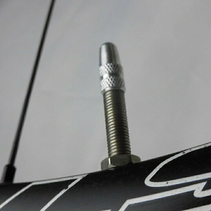 【4月4日20時から対象アイテム2点で10％OFFクーポン】 自転車 フレンチバルブ キャップ アルミ製 シルバー FORCE フォース 仏式バルブ チューブ ロードバイク MTB クロスバイク